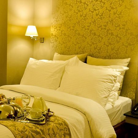 Pghi Hotel Quezon City Buitenkant foto