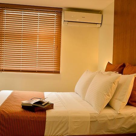 Pghi Hotel Quezon City Buitenkant foto