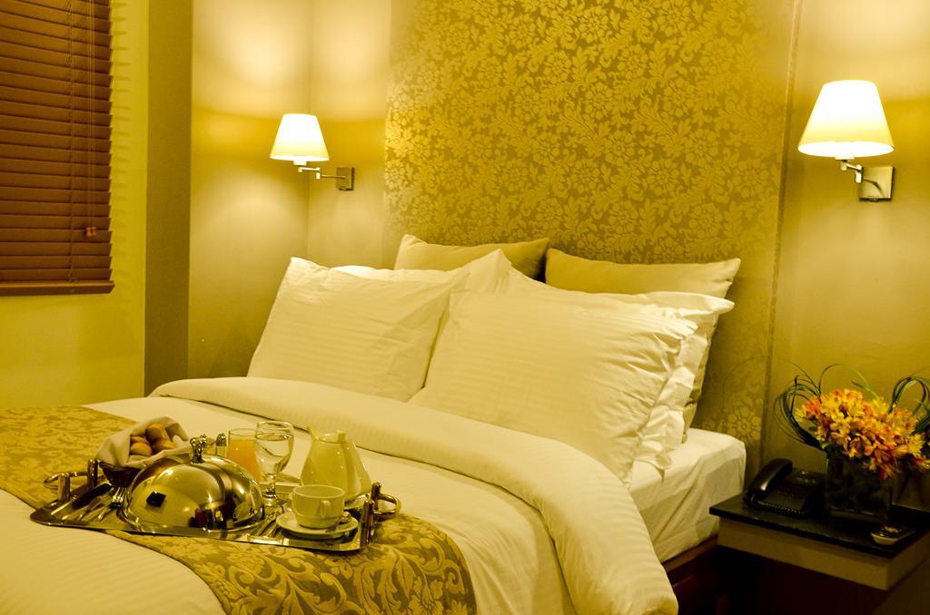 Pghi Hotel Quezon City Buitenkant foto