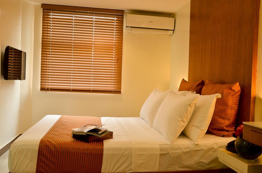 Pghi Hotel Quezon City Buitenkant foto