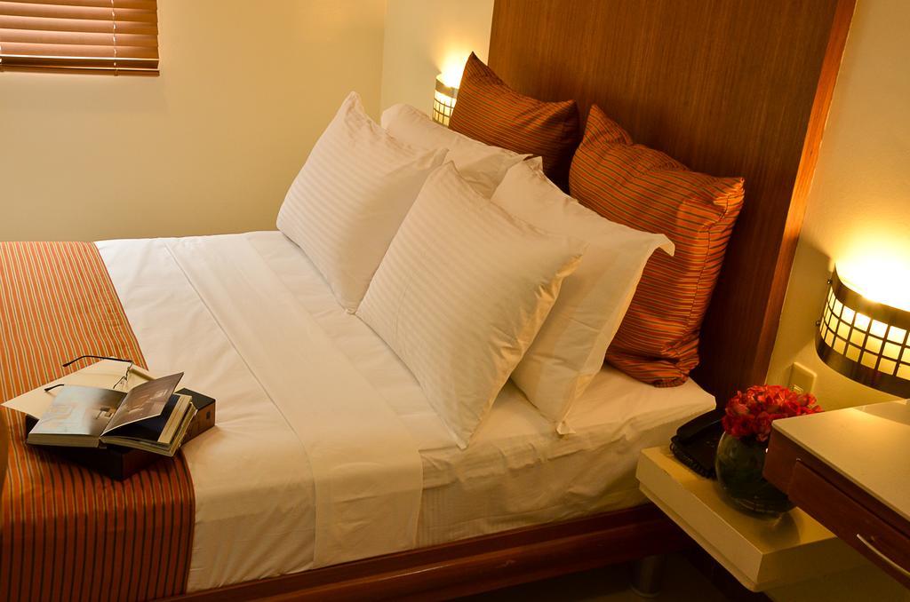Pghi Hotel Quezon City Buitenkant foto