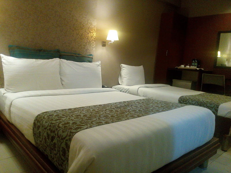Pghi Hotel Quezon City Buitenkant foto