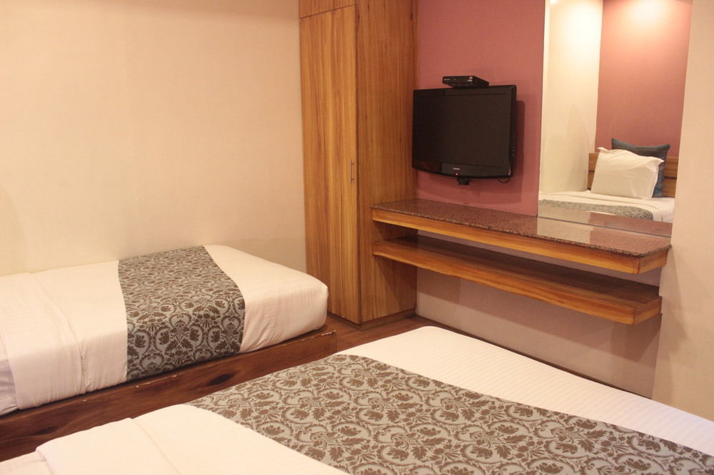 Pghi Hotel Quezon City Buitenkant foto
