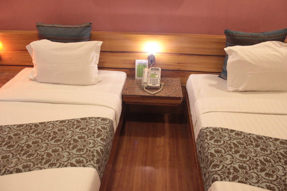 Pghi Hotel Quezon City Buitenkant foto
