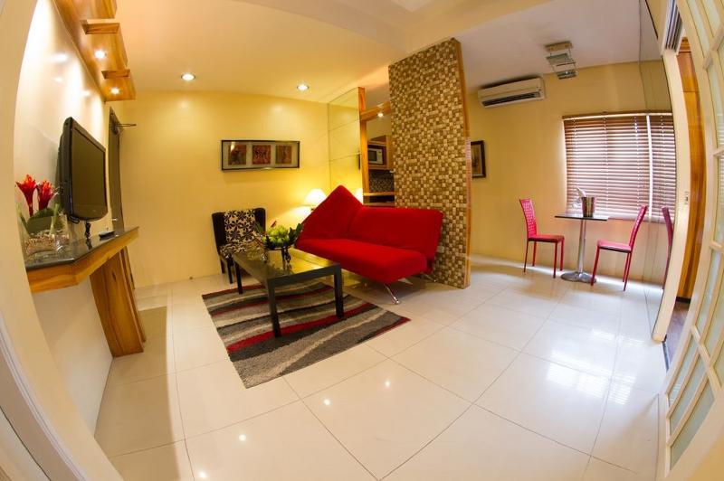 Pghi Hotel Quezon City Buitenkant foto