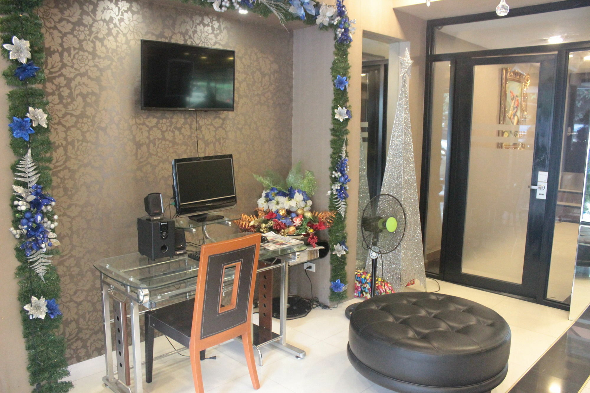 Pghi Hotel Quezon City Buitenkant foto
